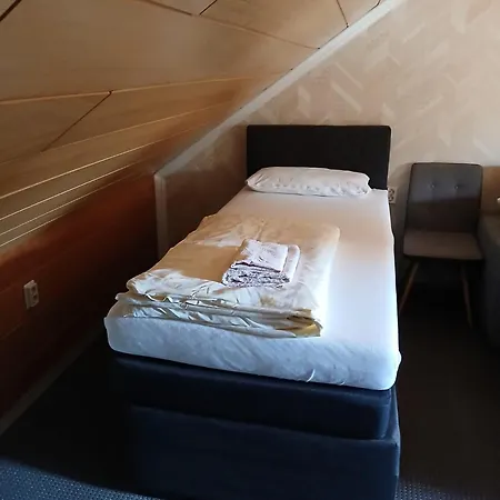 Apartment Doppelbett Zustelbett *